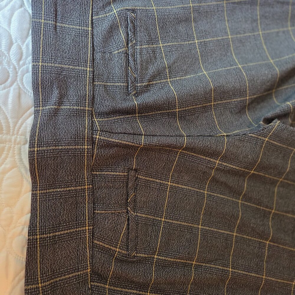 Ann Klein size 8 gray with gold & black plaid pull on stretch pants petite short - Picture 4 of 5